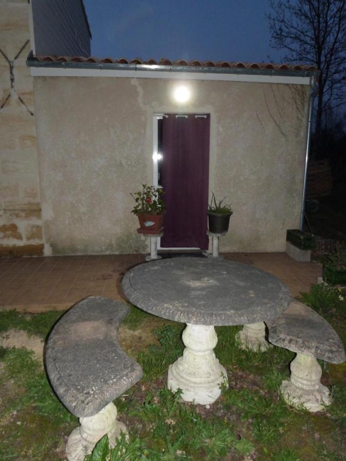 La Maison Des Coquelicots Saint-Genes-de-Fronsac ภายนอก รูปภาพ